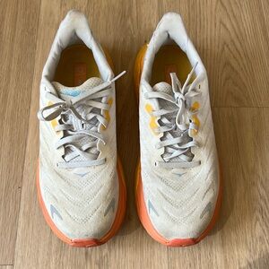 HOKA arahi 6. Size 8B